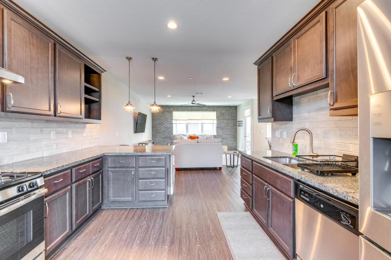 Ideally Located Townhome With 2 Balconies Holiday home
