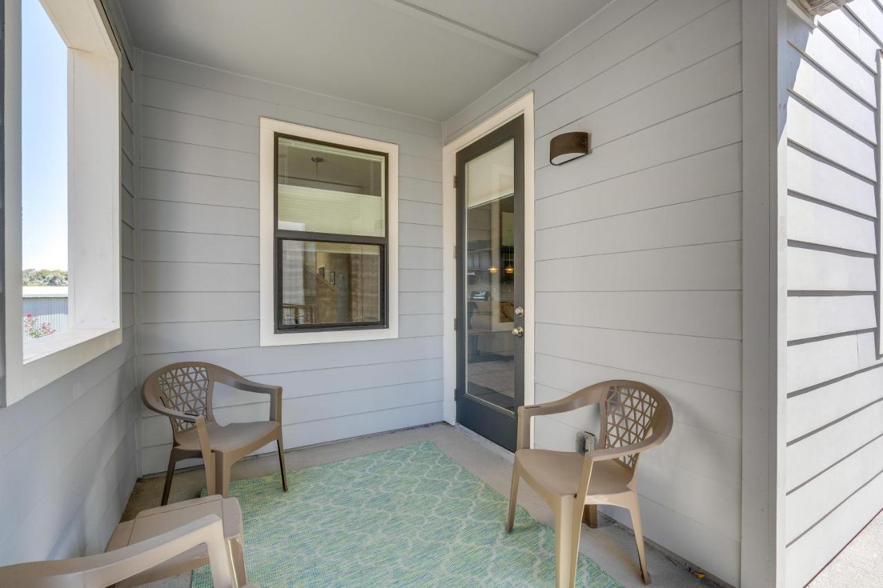 Ideally Located Townhome With 2 Balconies Holiday home *