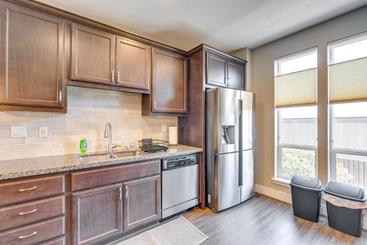 Ideally Located Townhome With 2 Balconies