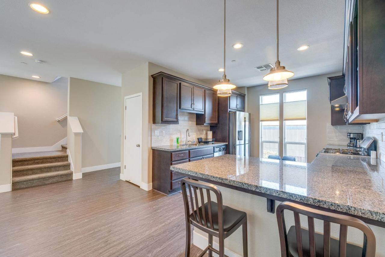 Holiday home Ideally Located Townhome With 2 Balconies *