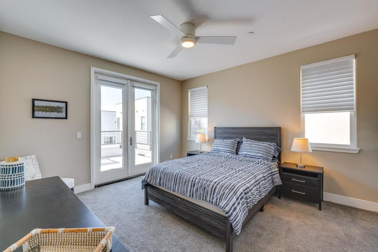 Ideally Located Townhome With 2 Balconies