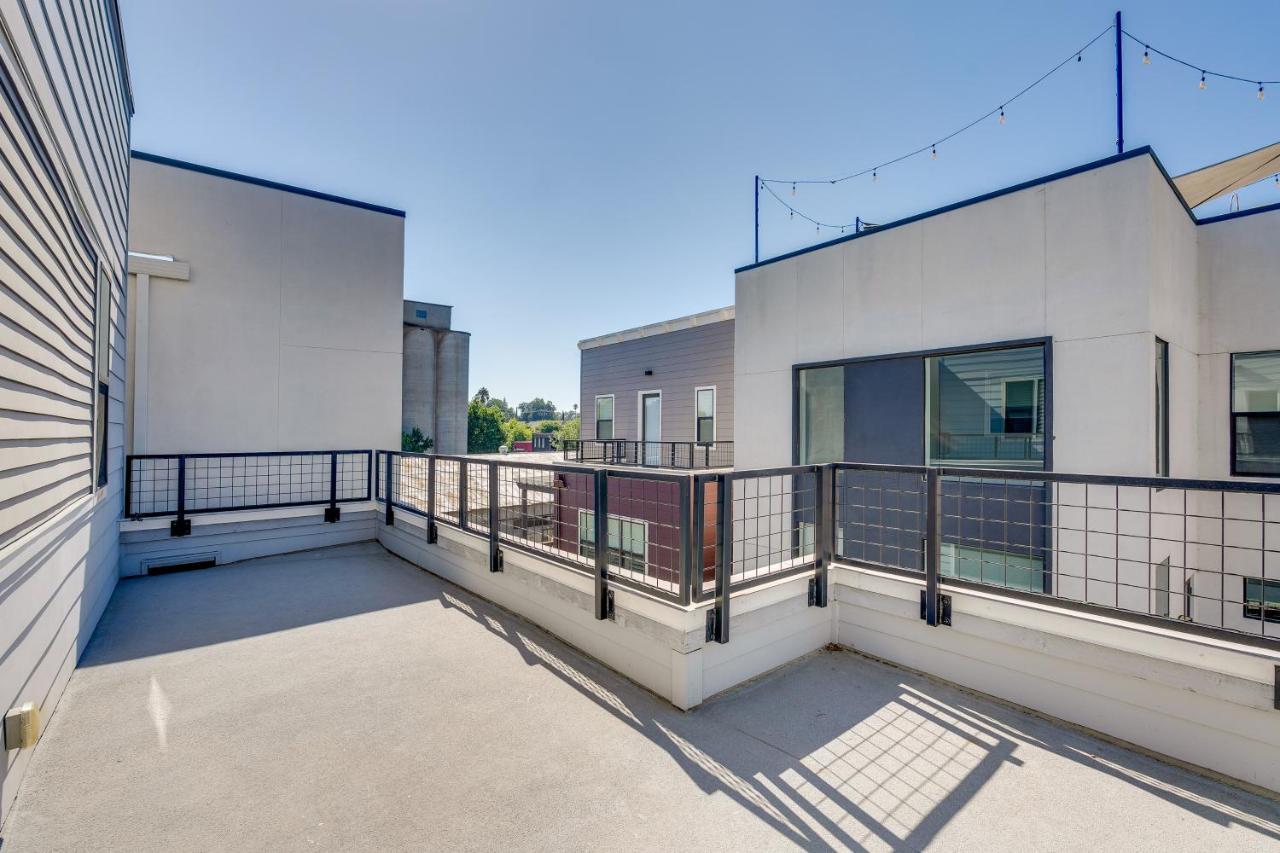 Ideally Located Townhome With 2 Balconies